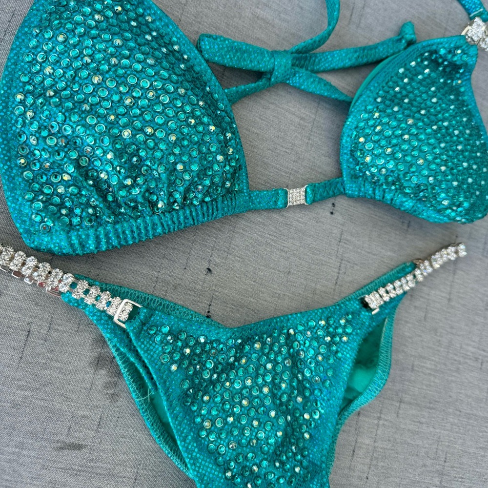 Competition Bikini – Turquoise Women’s Small (Figure/Bodybuilding Stage Suit)